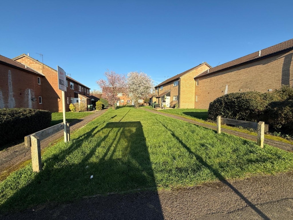 Lot: 69 - PARCELS OF FREEHOLD LAND SITUATED IN A RESIDENTIAL LOCATION - Rectangular parcel of land off Orwell Drive